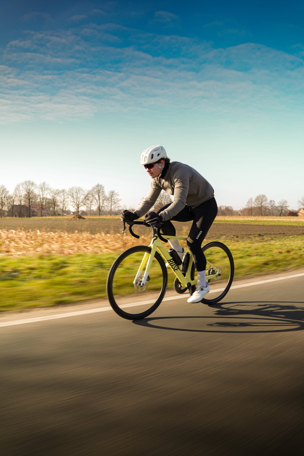 Rennradfahrer in Bewegung